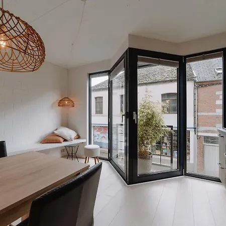 : La Blanche De La Grand Place Chimay